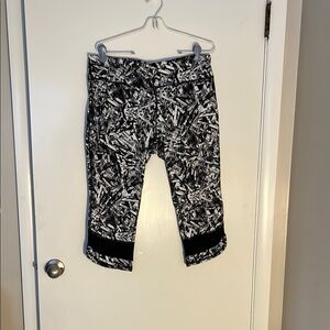 Tek Gear Black and White Patterned Capris XL